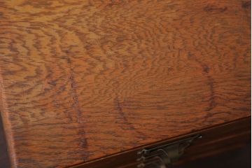 レトロ家具　昭和レトロ　ネームプレート取っ手付き!ナラ材の4杯小引き出し(2)