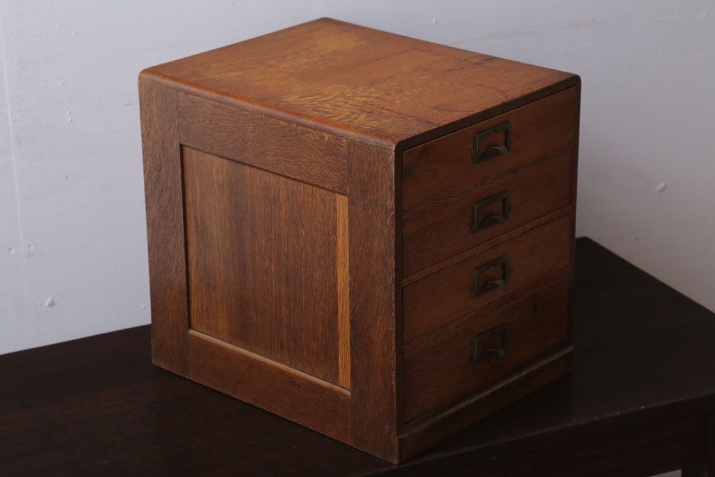 レトロ家具　昭和レトロ　ネームプレート取っ手付き!ナラ材の4杯小引き出し(2)