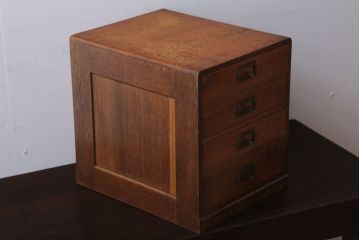 レトロ家具　昭和レトロ　ネームプレート取っ手付き!ナラ材の4杯小引き出し(2)