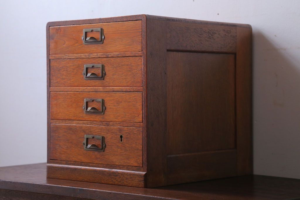 レトロ家具　昭和レトロ　ネームプレート取っ手付き!ナラ材の4杯小引き出し(2)