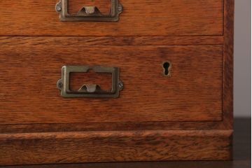 レトロ家具　昭和レトロ　ネームプレート取っ手付き!ナラ材の4杯小引き出し(2)