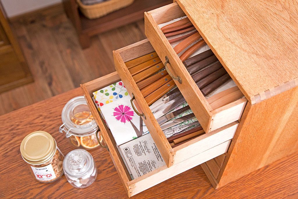 レトロ家具　昭和レトロ　古いナラ材のアンティーク小引き出し(2)