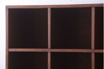 アンティーク家具　和製アンティーク　脚付き!古い木の縦型マス目棚(収納棚、飾り棚)