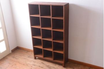 アンティーク家具　和製アンティーク　脚付き!古い木の縦型マス目棚(収納棚、飾り棚)