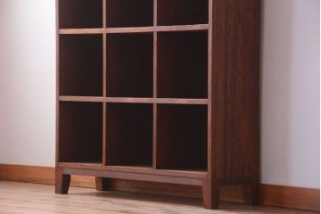 アンティーク家具　和製アンティーク　脚付き!古い木の縦型マス目棚(収納棚、飾り棚)