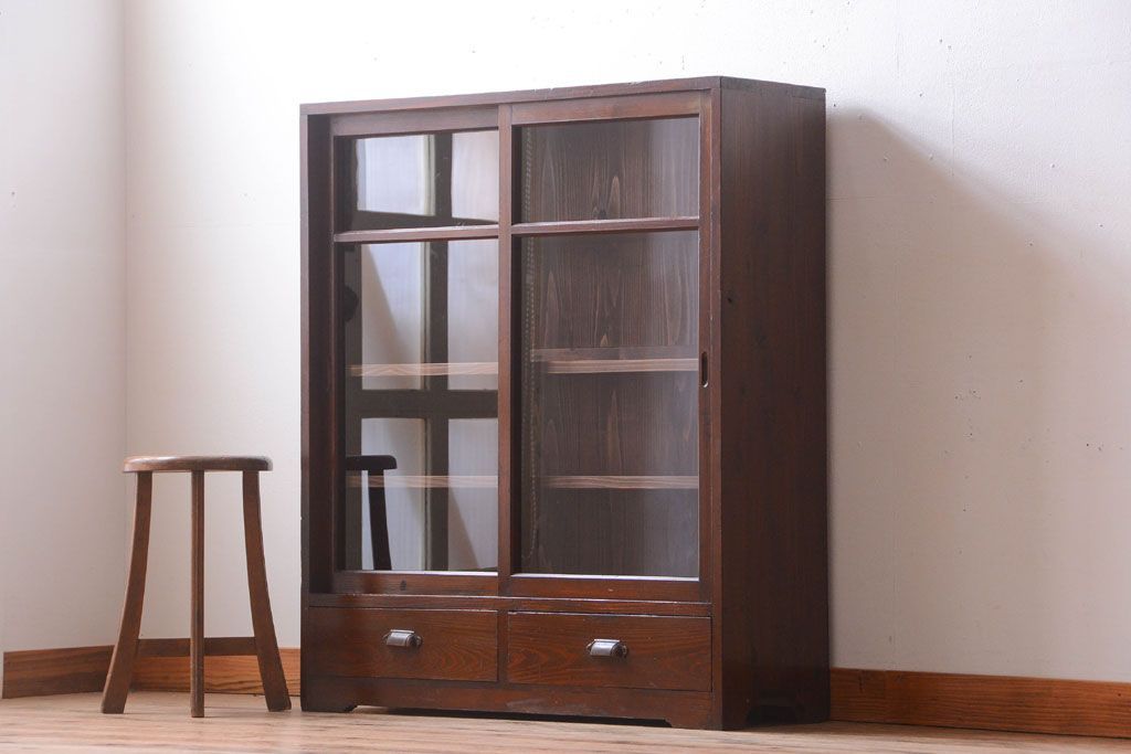 レトロ家具　昭和レトロ　シンプルな古い木のアンティーク収納棚