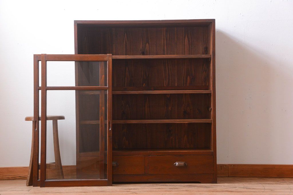 レトロ家具　昭和レトロ　シンプルな古い木のアンティーク収納棚