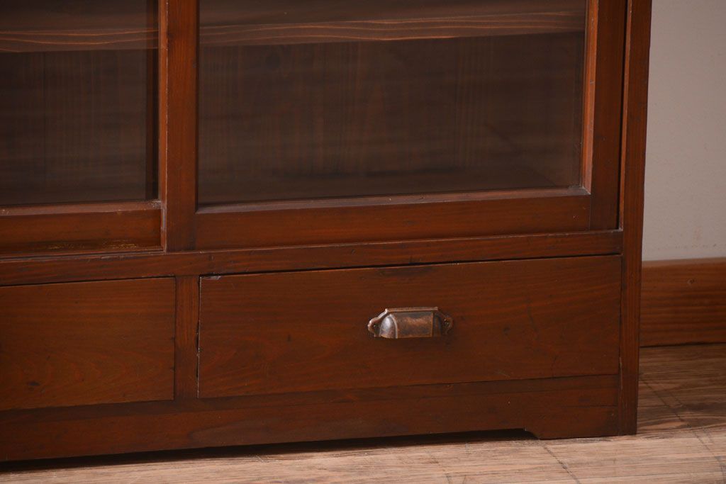 レトロ家具　昭和レトロ　シンプルな古い木のアンティーク収納棚