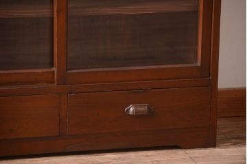 レトロ家具　昭和レトロ　シンプルな古い木のアンティーク収納棚