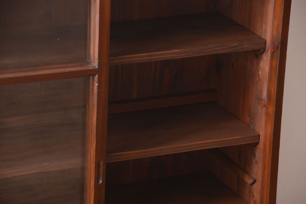 レトロ家具　昭和レトロ　シンプルな古い木のアンティーク収納棚