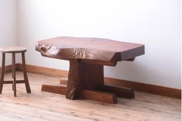 中古　民芸家具　欅材の小ぶりなテーブル