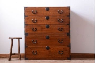 アンティーク家具　和製アンティーク　シンプルな丸金具の重ね衣装箪笥