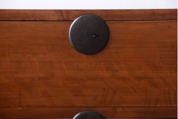 アンティーク家具　和製アンティーク　シンプルな丸金具の重ね衣装箪笥