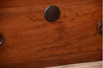 アンティーク家具　和製アンティーク　シンプルな丸金具の重ね衣装箪笥