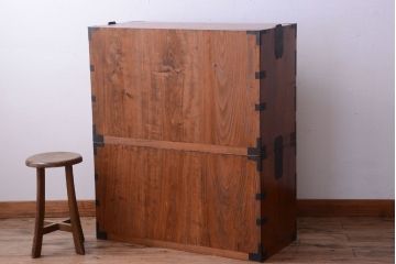 アンティーク家具　和製アンティーク　シンプルな丸金具の重ね衣装箪笥