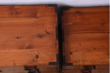 アンティーク家具　和製アンティーク　シンプルな丸金具の重ね衣装箪笥