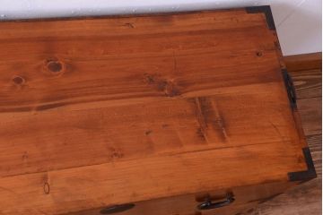 アンティーク家具　和製アンティーク　シンプルな丸金具の重ね衣装箪笥