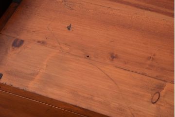 アンティーク家具　和製アンティーク　シンプルな丸金具の重ね衣装箪笥