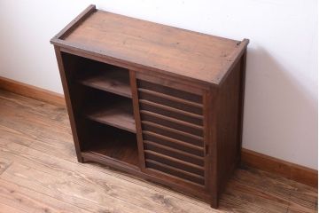 アンティーク家具　和製アンティーク　横桟引き戸の小ぶりな収納棚