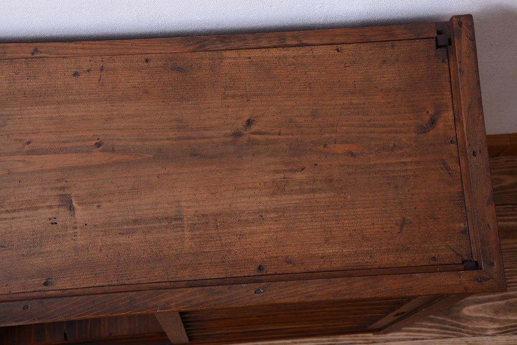 アンティーク家具　和製アンティーク　横桟引き戸の小ぶりな収納棚