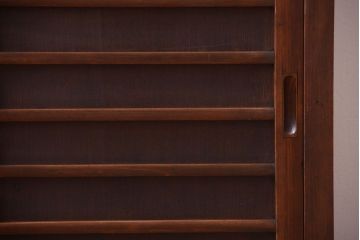 アンティーク家具　和製アンティーク　横桟引き戸の小ぶりな収納棚