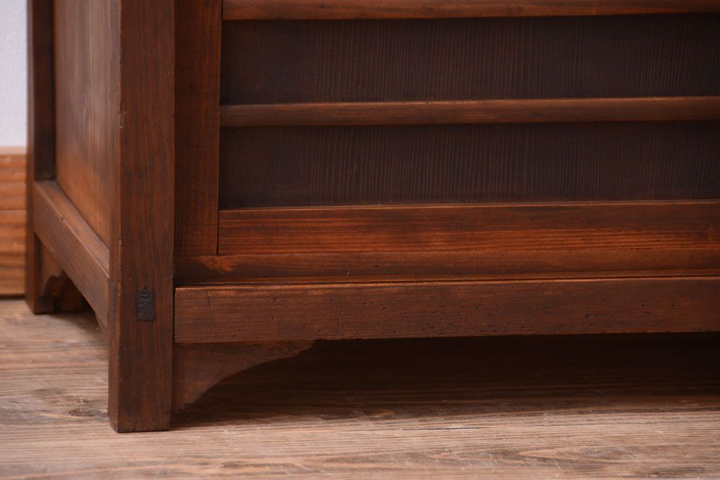 アンティーク家具　和製アンティーク　横桟引き戸の小ぶりな収納棚