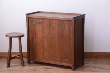 アンティーク家具　和製アンティーク　横桟引き戸の小ぶりな収納棚