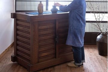 アンティーク家具　古民具・骨董　江戸元禄　極上品!欅材製車付き帳場箪笥(車箪笥)