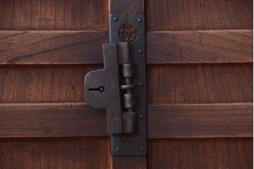 アンティーク家具　古民具・骨董　江戸元禄　極上品!欅材製車付き帳場箪笥(車箪笥)