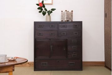 アンティーク家具　古民具・骨董　隠し付き!モダンな欅材のアンティーク帳場箪笥