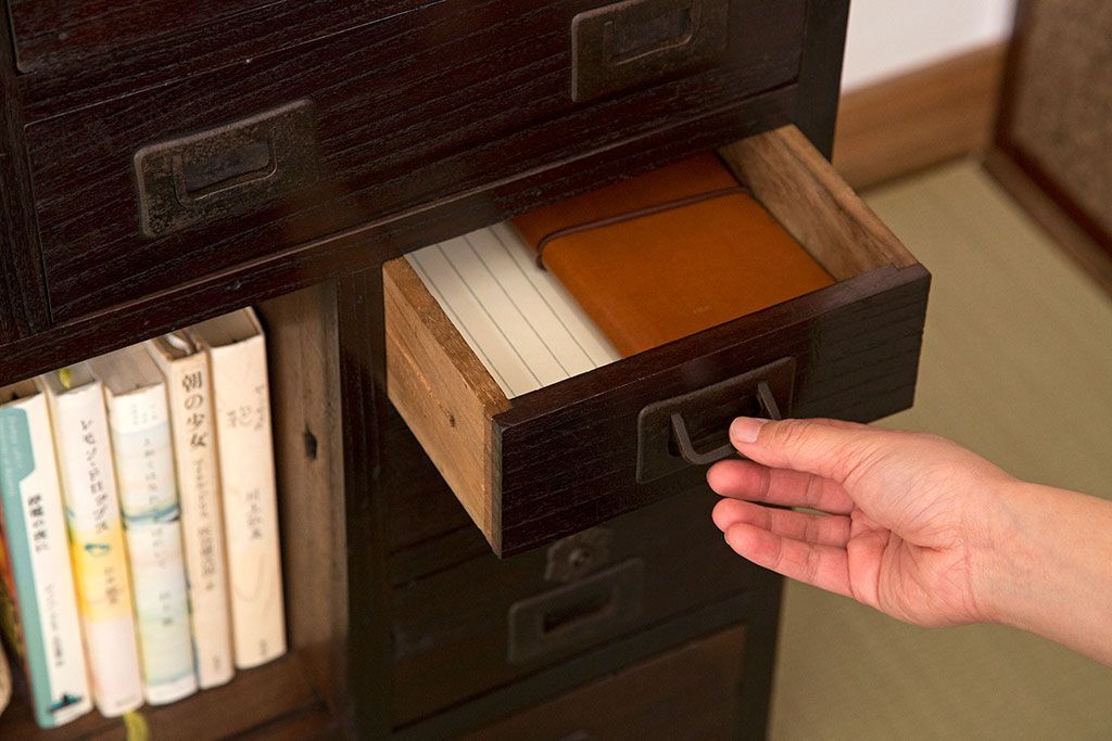 アンティーク家具　古民具・骨董　隠し付き!モダンな欅材のアンティーク帳場箪笥