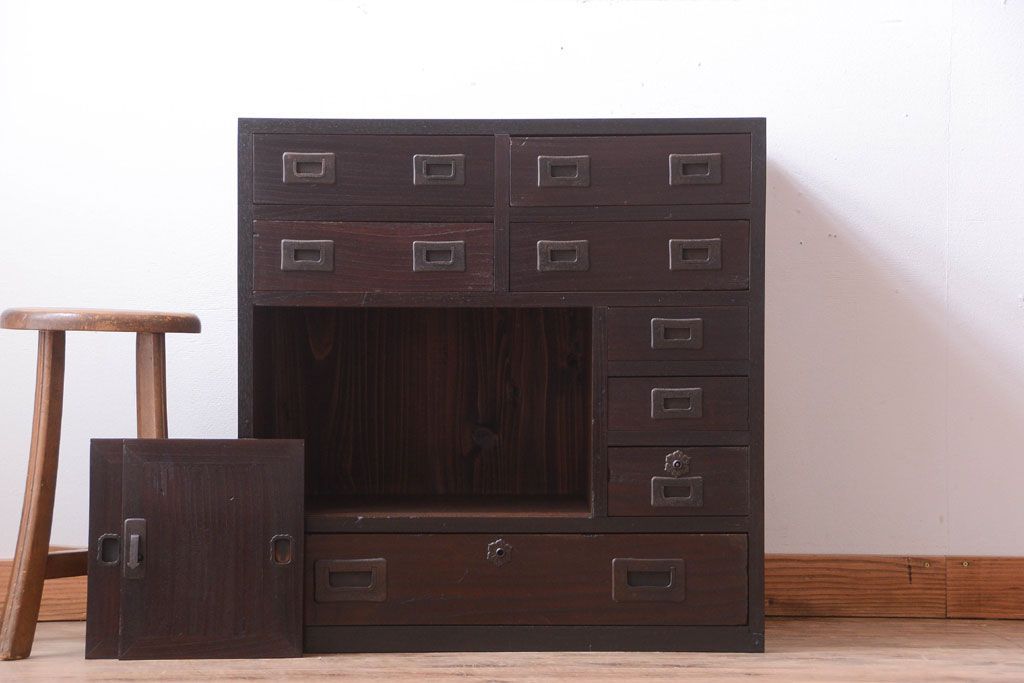 アンティーク家具　古民具・骨董　隠し付き!モダンな欅材のアンティーク帳場箪笥