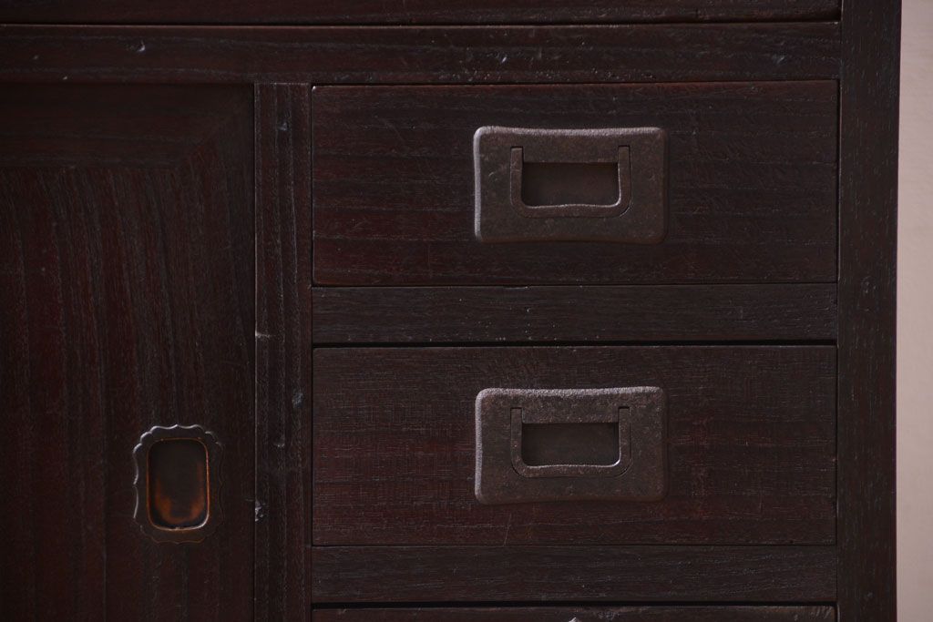 アンティーク家具　古民具・骨董　隠し付き!モダンな欅材のアンティーク帳場箪笥