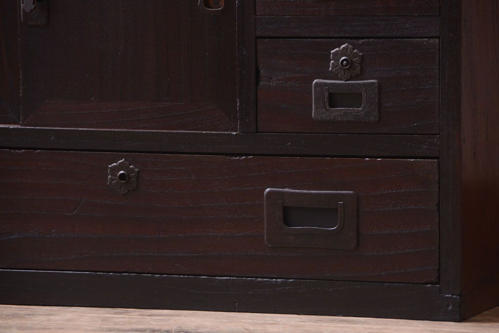 アンティーク家具　古民具・骨董　隠し付き!モダンな欅材のアンティーク帳場箪笥