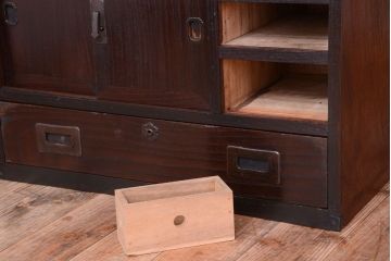 アンティーク家具　古民具・骨董　隠し付き!モダンな欅材のアンティーク帳場箪笥