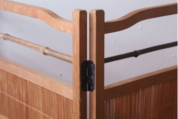 古民具・骨董　古い木味の折り畳み式パーテーション(四連屏風衝立て)(2)