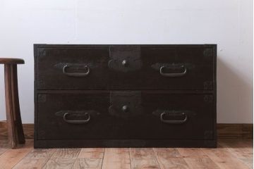 アンティーク家具　アンティーク　重厚な金具の時代箪笥ローボード