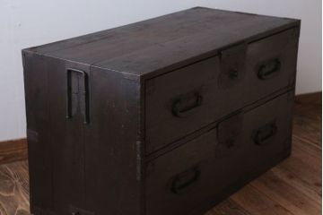 アンティーク家具　アンティーク　重厚な金具の時代箪笥ローボード