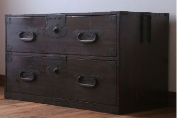 アンティーク家具　アンティーク　重厚な金具の時代箪笥ローボード