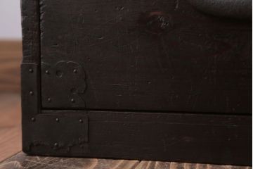 アンティーク家具　アンティーク　重厚な金具の時代箪笥ローボード