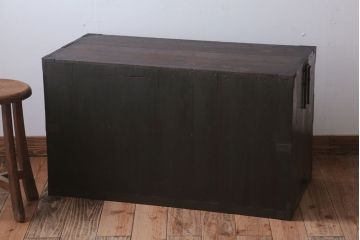 アンティーク家具　アンティーク　重厚な金具の時代箪笥ローボード