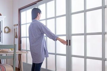 アンティーク　クリアガラス入りの背が高いおしゃれなペイント引き戸2枚セット(1)