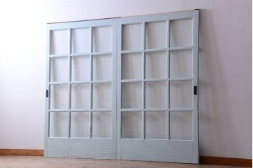 アンティーク　クリアガラス入りの背が高いおしゃれなペイント引き戸2枚セット(1)