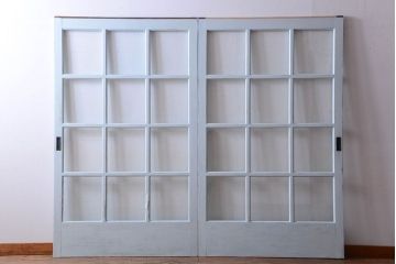 アンティーク　クリアガラス入りの背が高いおしゃれなペイント引き戸2枚セット(1)