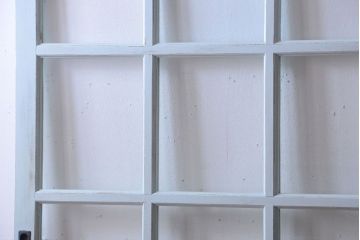 アンティーク　クリアガラス入りの背が高いおしゃれなペイント引き戸2枚セット(1)