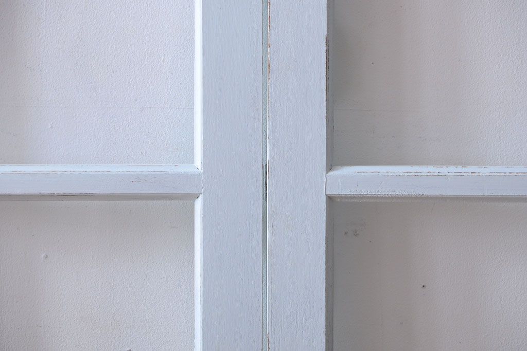 アンティーク　クリアガラス入りの背が高いおしゃれなペイント引き戸2枚セット(1)