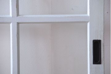 アンティーク　クリアガラス入りの背が高いおしゃれなペイント引き戸2枚セット(1)