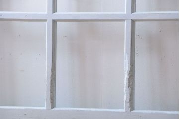 アンティーク　クリアガラス入りの背が高いおしゃれなペイント引き戸2枚セット(1)