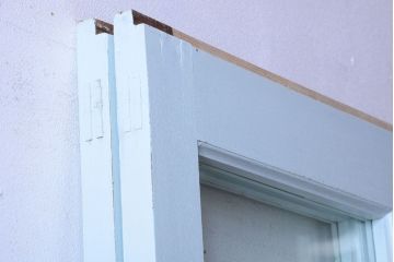 アンティーク　クリアガラス入りの背が高いおしゃれなペイント引き戸2枚セット(1)