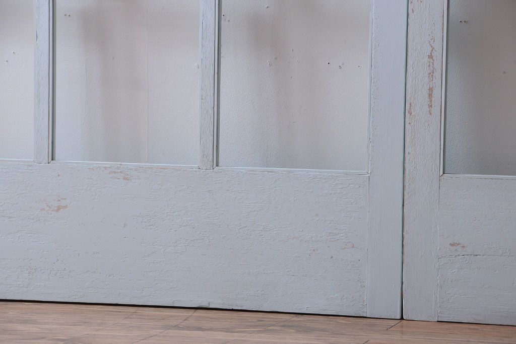 アンティーク　クリアガラス入りの背が高いおしゃれなペイント引き戸2枚セット(1)